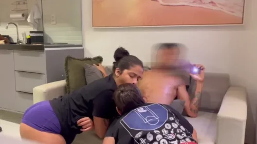 Desencavando e distribuindo semente nas primas que curtem uma safadeza!