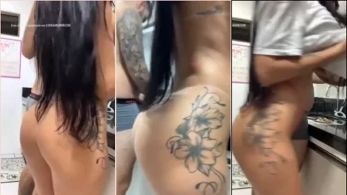 A gata tirando a roupa e ficando toda nua do ladinho do trouxa