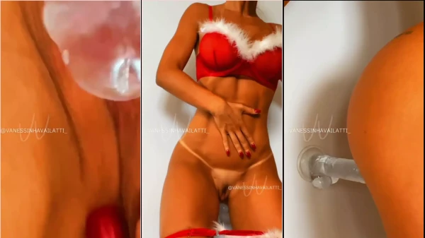Vanessinha Vailatti, uma famosa do onlyfans, tira a calcinha e brinca com um consolo no bumbum