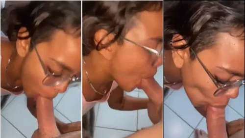 Menina com óculos arrasando com um oral que é tudo de bom!