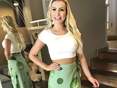 Andressa Urach aparece nua mostrando sua bunda e se tocando