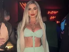 Confira Jenny Reis mostrando seus peitão avantajados em um momento bem excitante