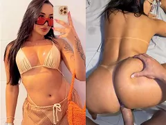 Edna Samara em posição de quatro exibindo sua xoxotinha raspada deliciosa