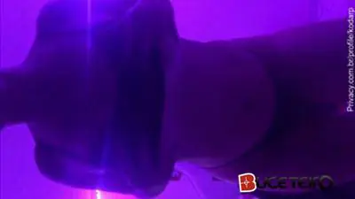 Surpreendente: Video Porno mostra Kodarp com seu peito polpudo à mostra