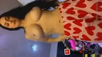 Francine Piaia Tirando O Pijama Vermelho Sem Roupas | Video Pornô